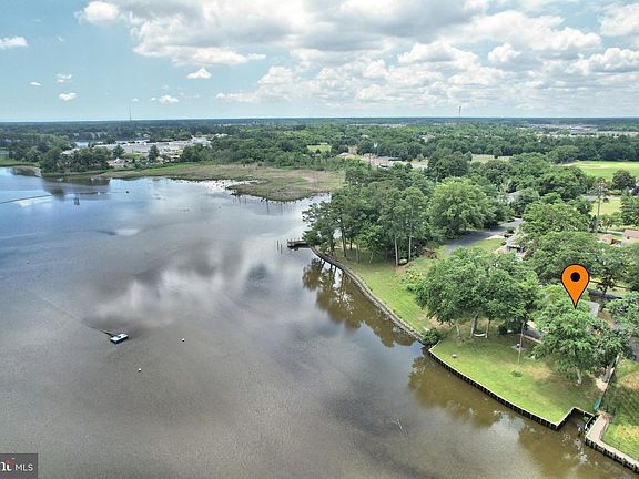 4th image of 245 River Dr