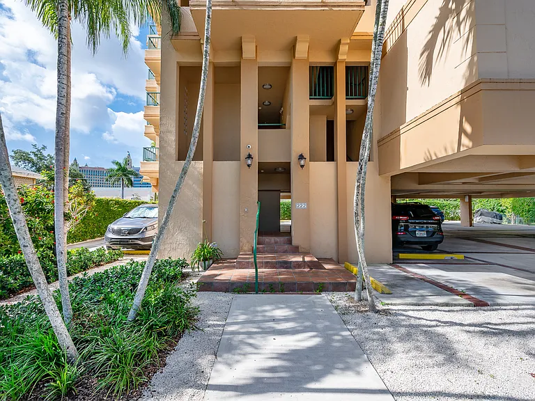 222 Madeira Ave #21 — Photo 21