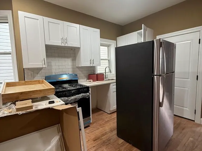 169 S 9th St #3R — Photo 5