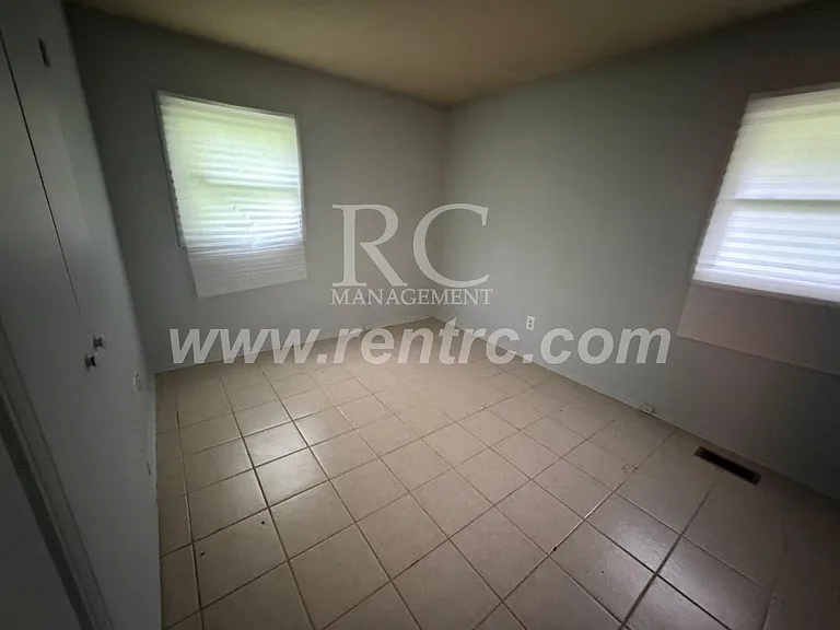 803 Skyline Dr — Photo 12