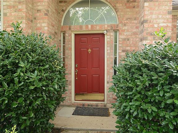 2nd image of 3824 Trailview Dr