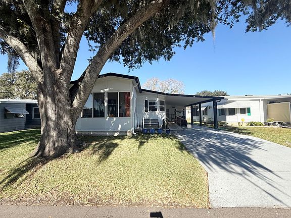 3rd image of 565 Oak Island Cir
