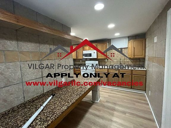 4th image of 3934 Evergreen St #4