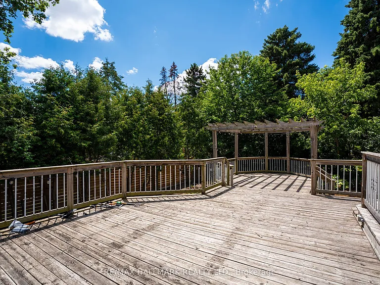39 Sunnywood Cres — Photo 34