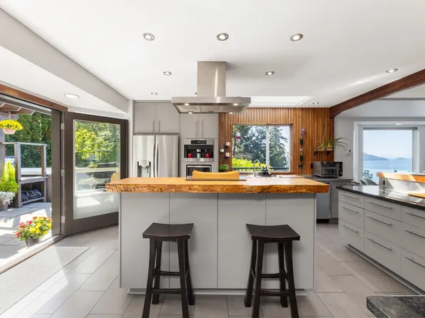 350 Bayview Pl, Lions Bay, BC V0N 2E0