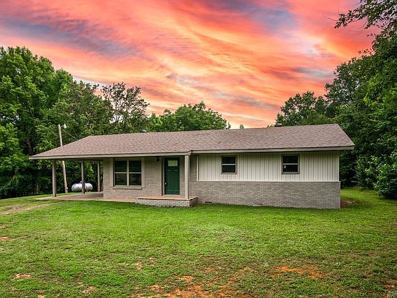 2nd image of 4 Simmons Ln