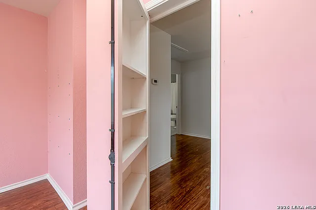 655 Northlake Dr — Photo 28