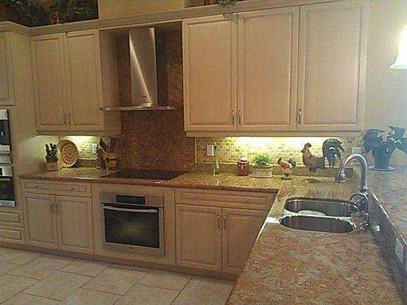 2nd image of 6947 Fabiano Cir