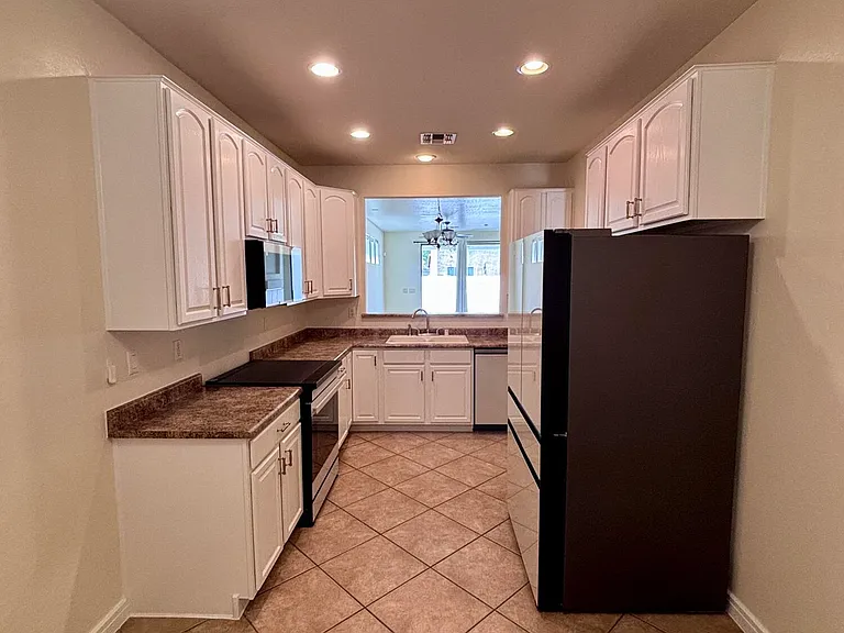 5606 W Saint Anne Ave — Photo 11