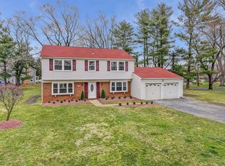 4 Mercer Ln, Manalapan, NJ 07726