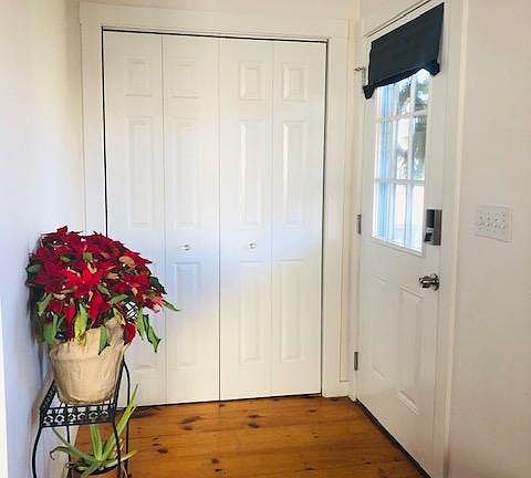Entry way with cloth and shoe closet