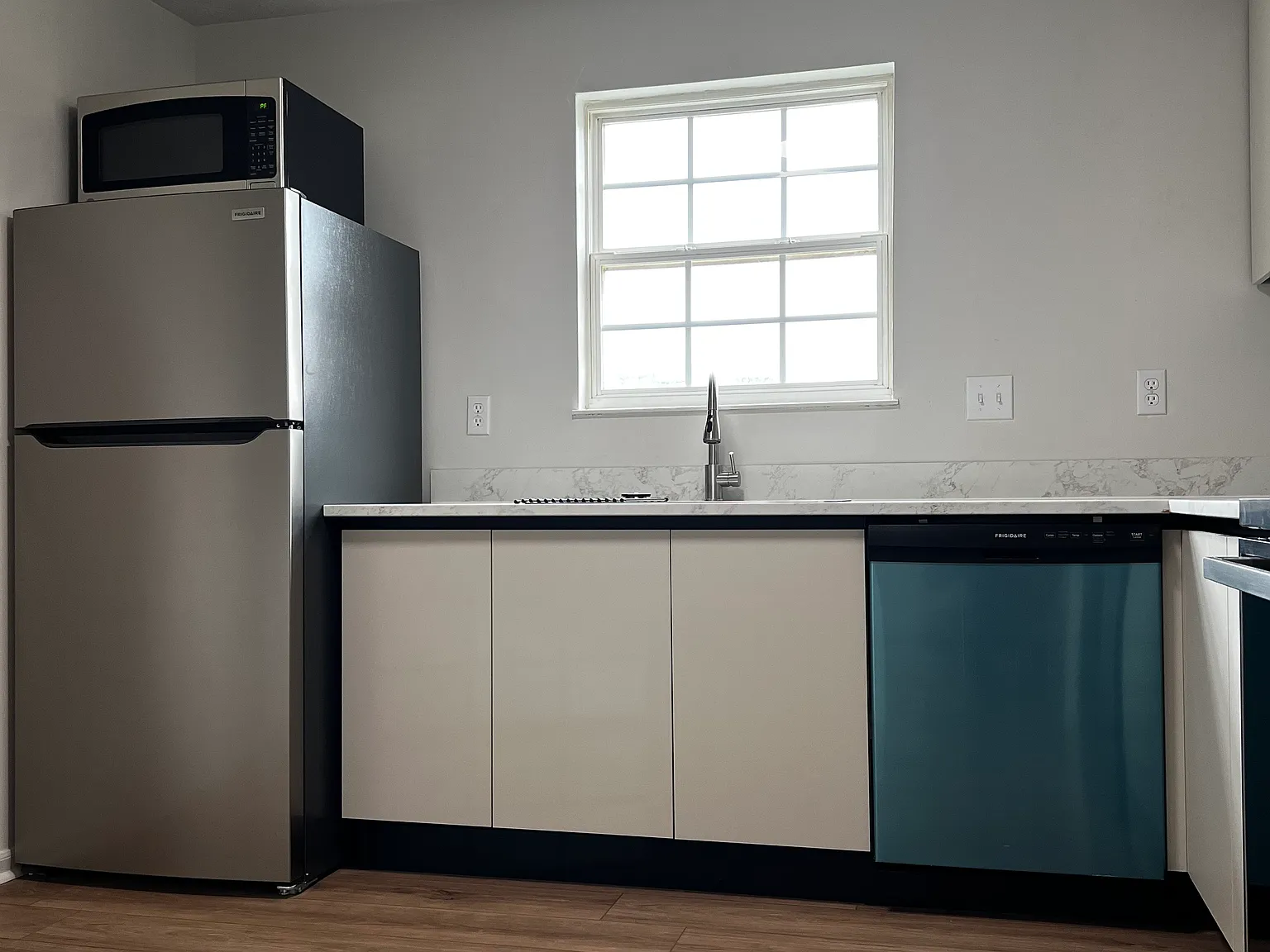 2 bed, 1.5 bath, 850 sqft, $1,245 — Photo 2
