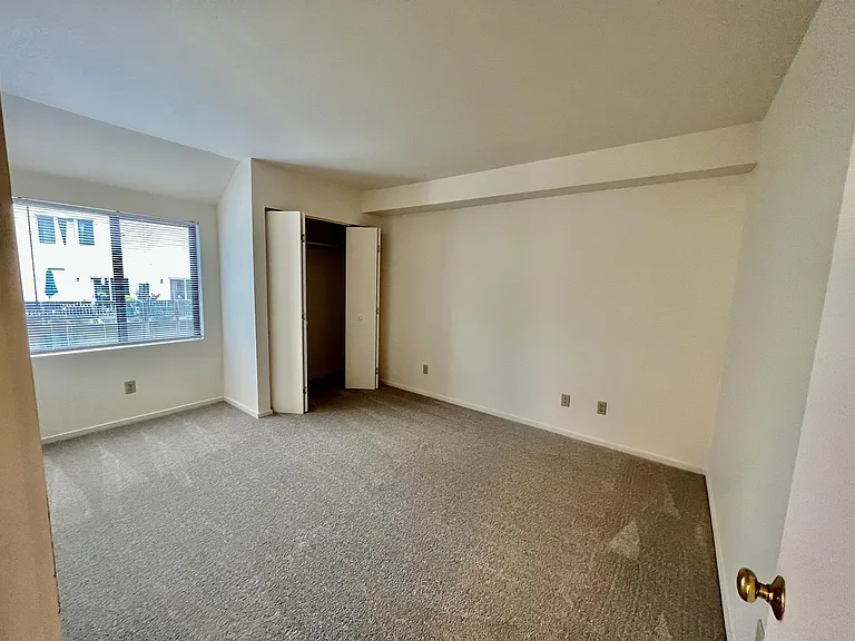 1002 Linden Ave #304 — Photo 21