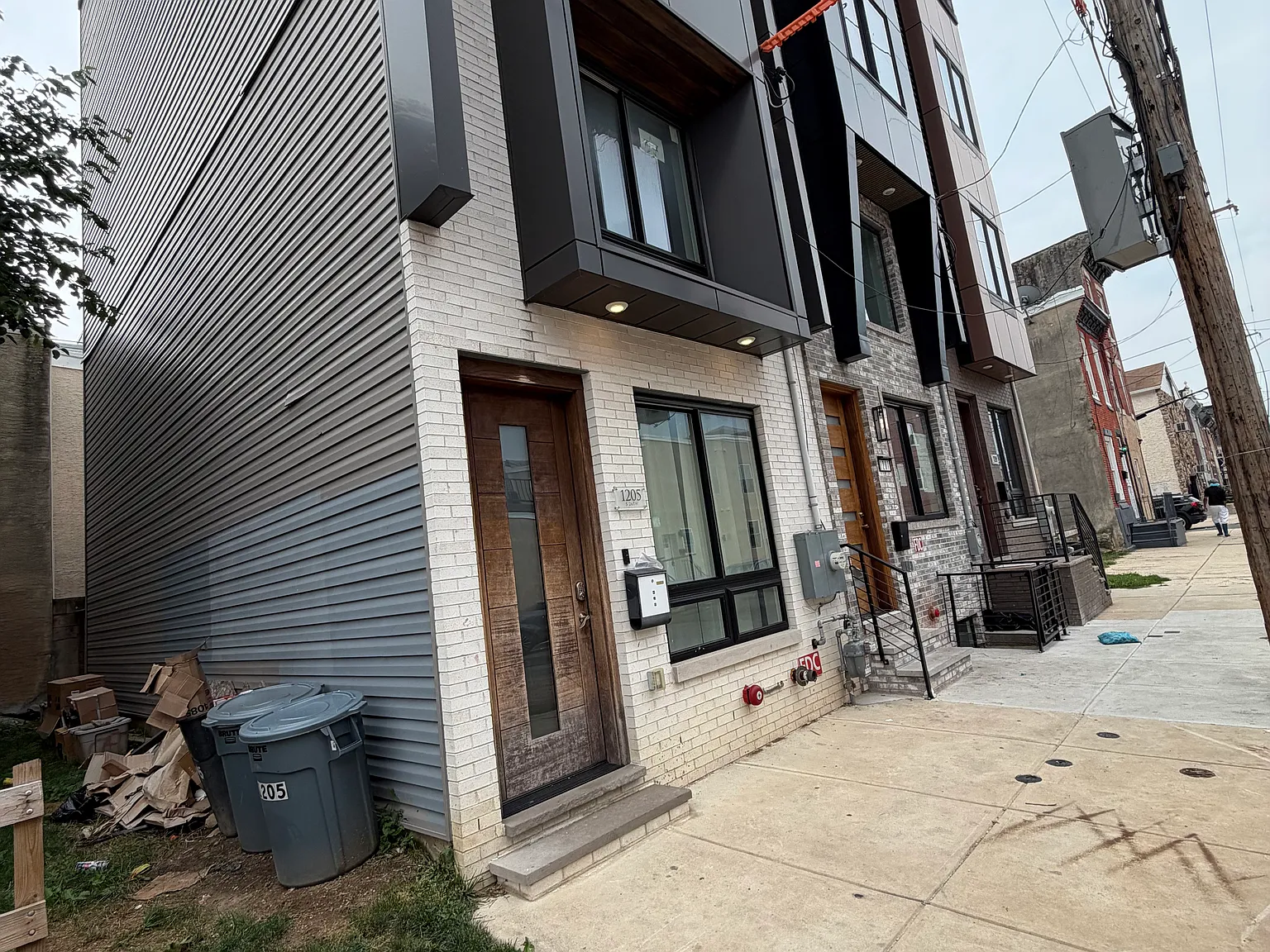 4 bed, 2200 sqft, $3,250 — Photo 1