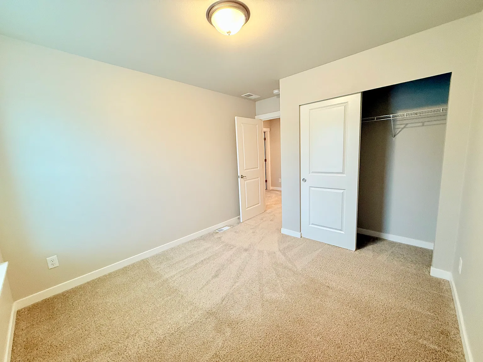 4 bed, 2.5 bath, 2385 sqft, $2,899 — Photo 3