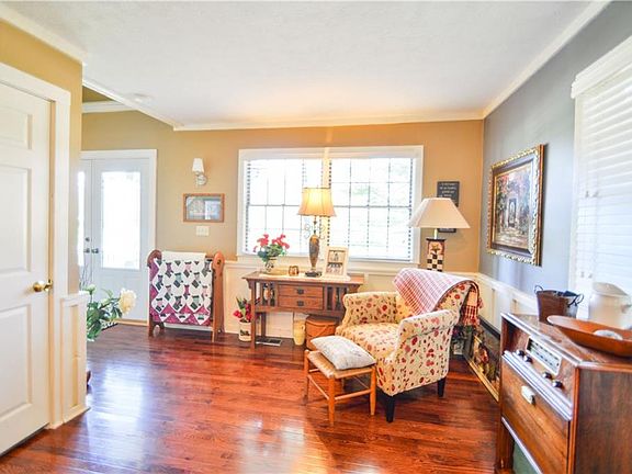 4th image of 202 Camelot Dr