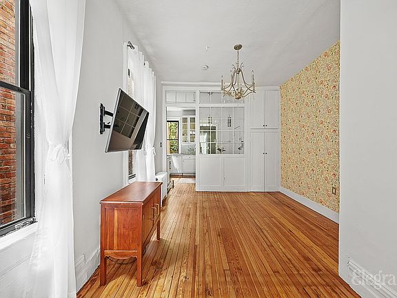 4th image of 228 E 13th St APT 14