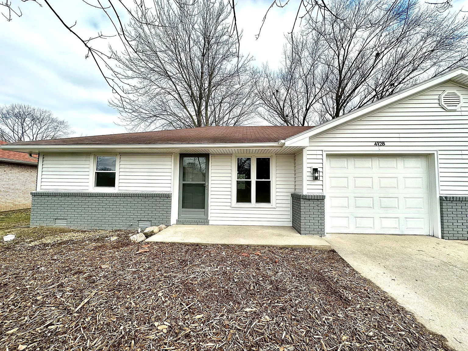 4128 Alhambra Dr — Photo 2