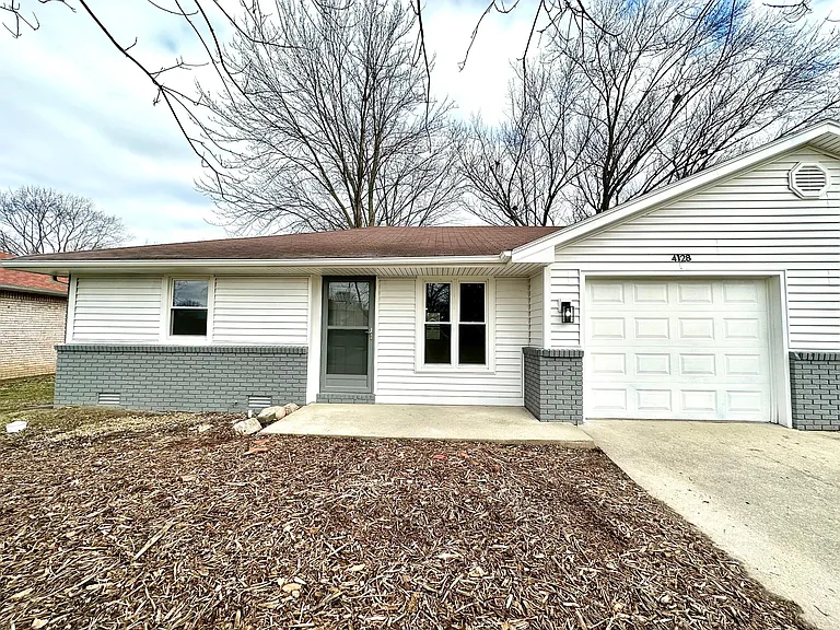 4128 Alhambra Dr — Photo 2
