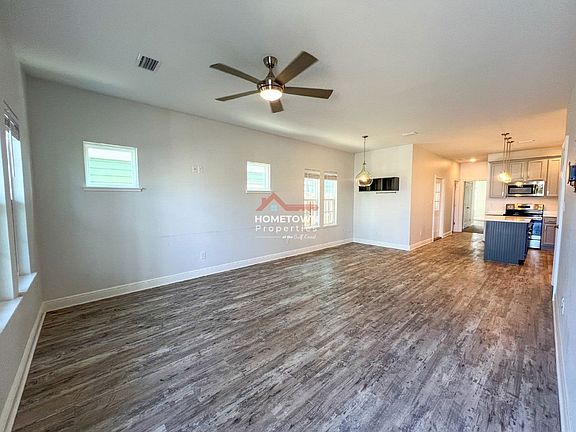 3rd image of 949 W Gregory St