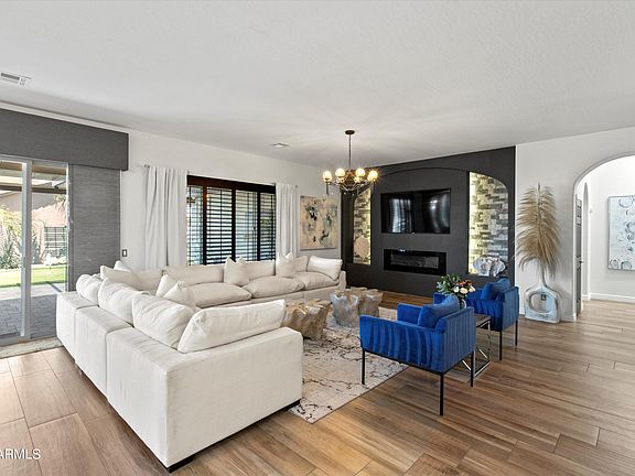 4th image of 2700 E HAZELTINE Way