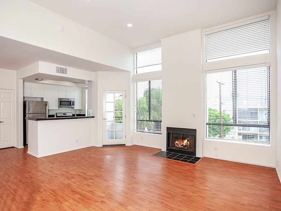1st image of 906 S Wooster St APT 304