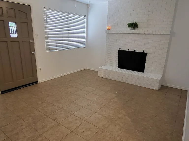 2604 Mesa St SE — Photo 8
