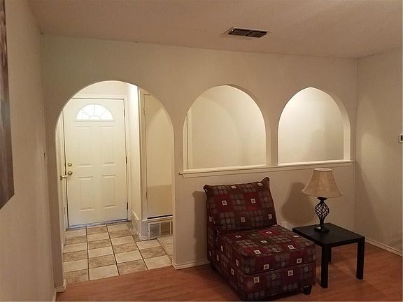 3rd image of 621 Crosby Ave