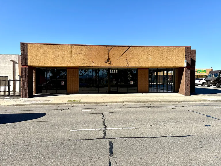 1135 N Main St — Photo 1