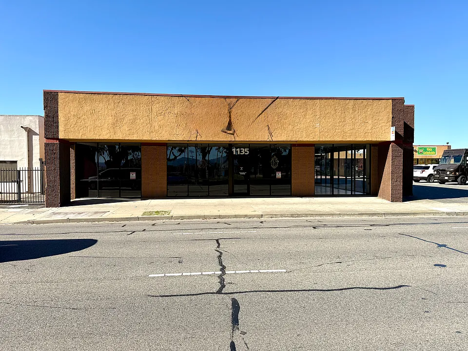 1135 N Main St