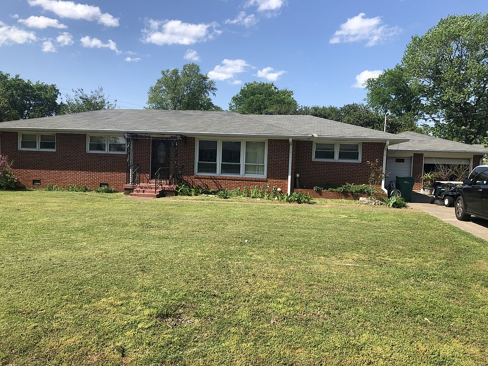1st image of 1001 Peachtree Dr