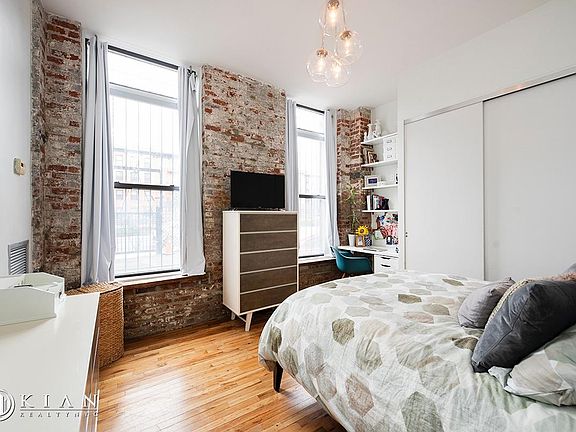 5th image of 1 Tiffany Pl APT 1D