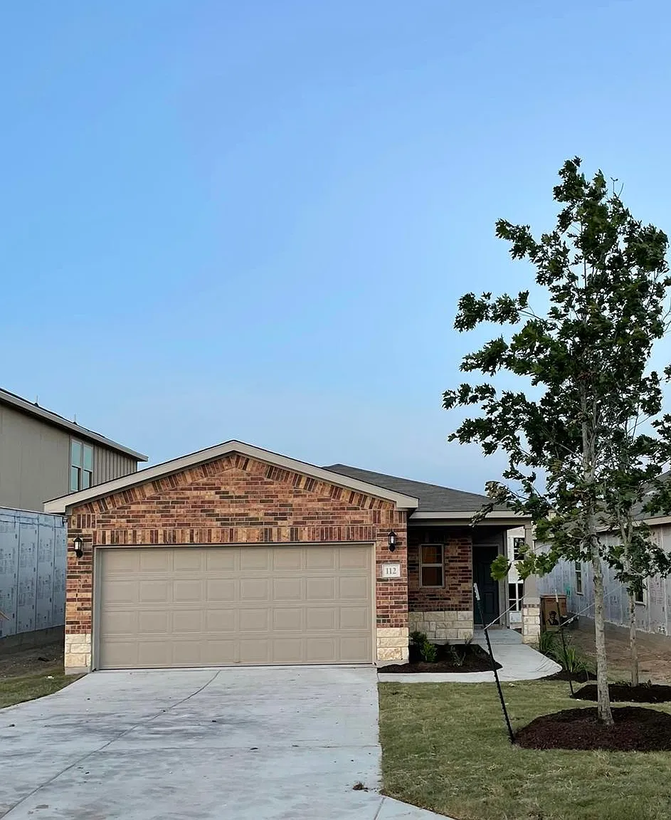 3 bed, 1207 sqft, $1,700 — Photo 1