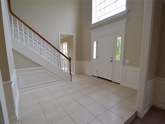 5th image of 4000 Carnaby Dr