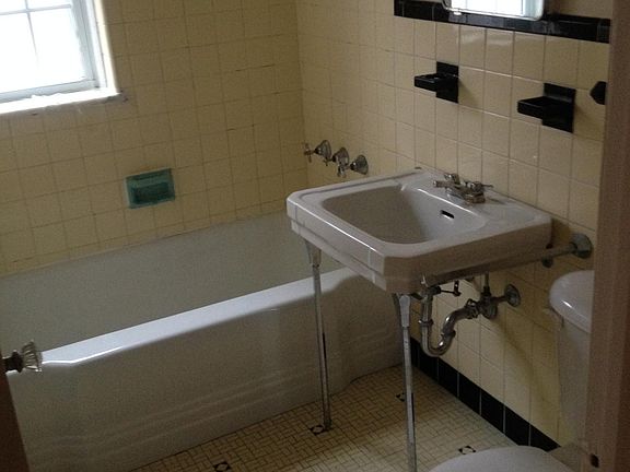5th image of 12031 Edgewater Dr APT 306
