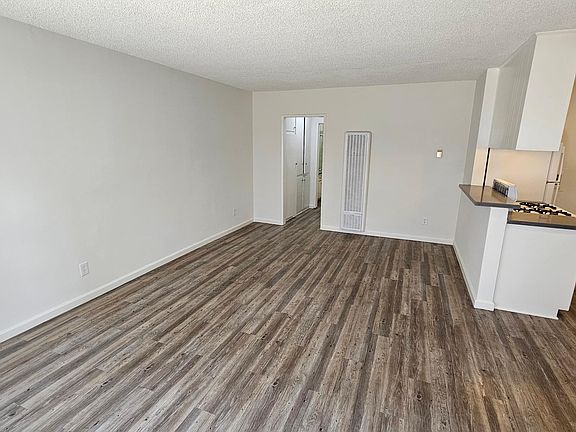 4th image of 3767 Keystone Ave #A2