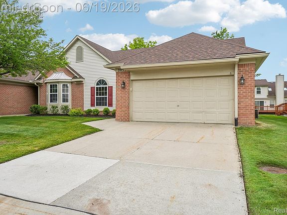 2nd image of 2053 Maplehurst Dr