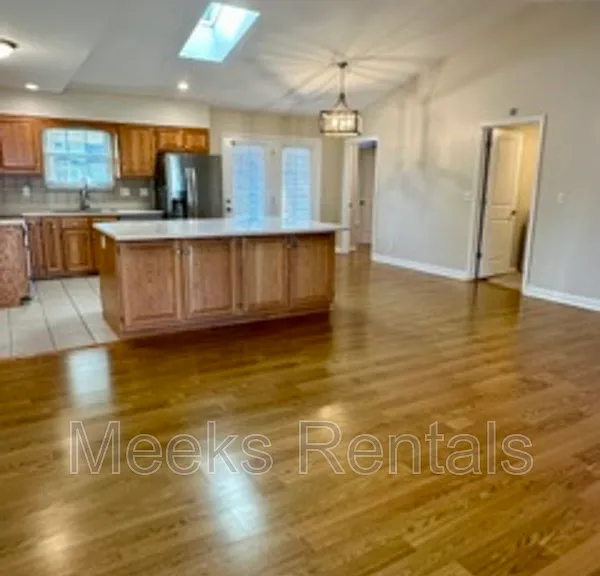 10 Hawthorne St — Photo 7
