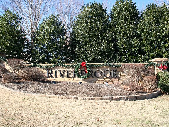 4th image of Riverbrook Dr