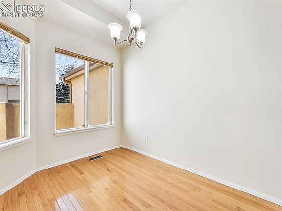 4th image of 638 Echo Ln