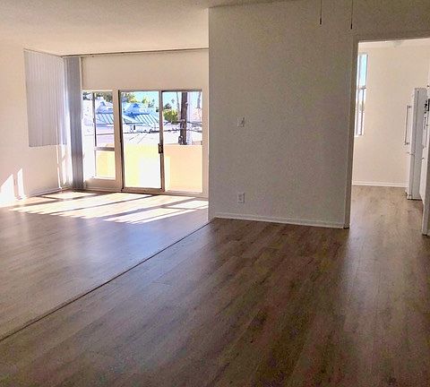 3rd image of 1122 18th St #211