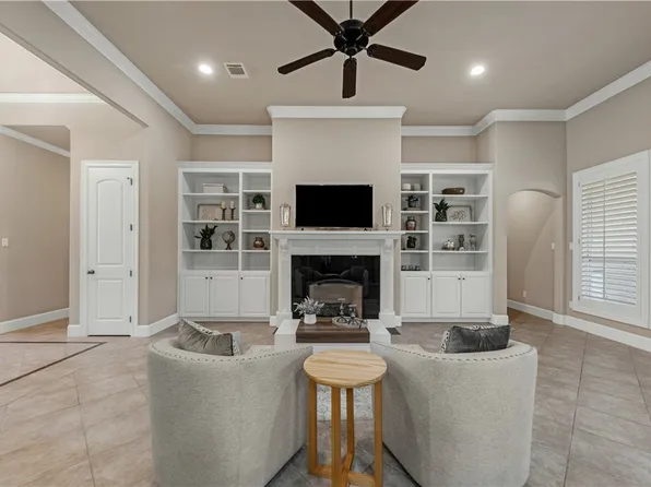 4301 Willowick Dr, Bryan, TX 77802
