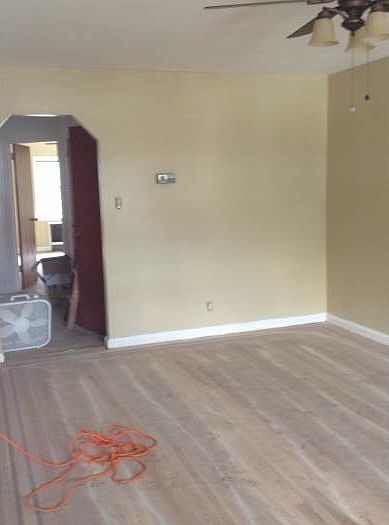 2nd image of 827 Quincy Ave