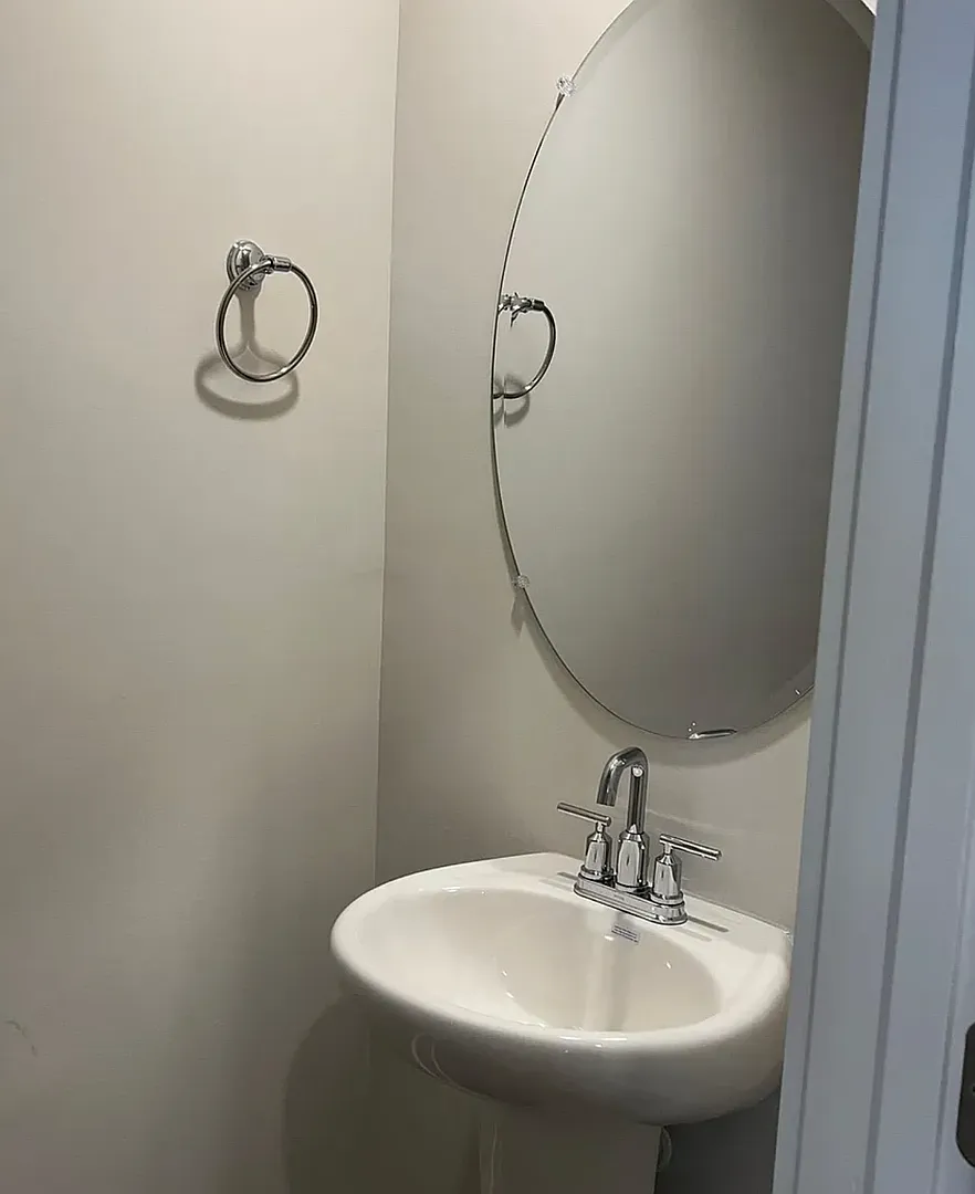 Desirable 3/2.5 Townhome Available Now! — Photo 3