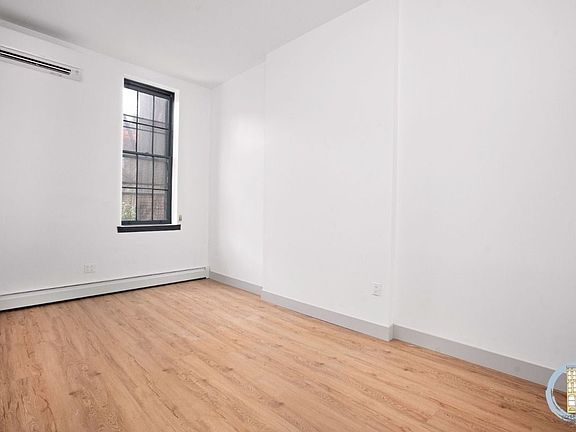 3rd image of 399 Clermont Ave #2A