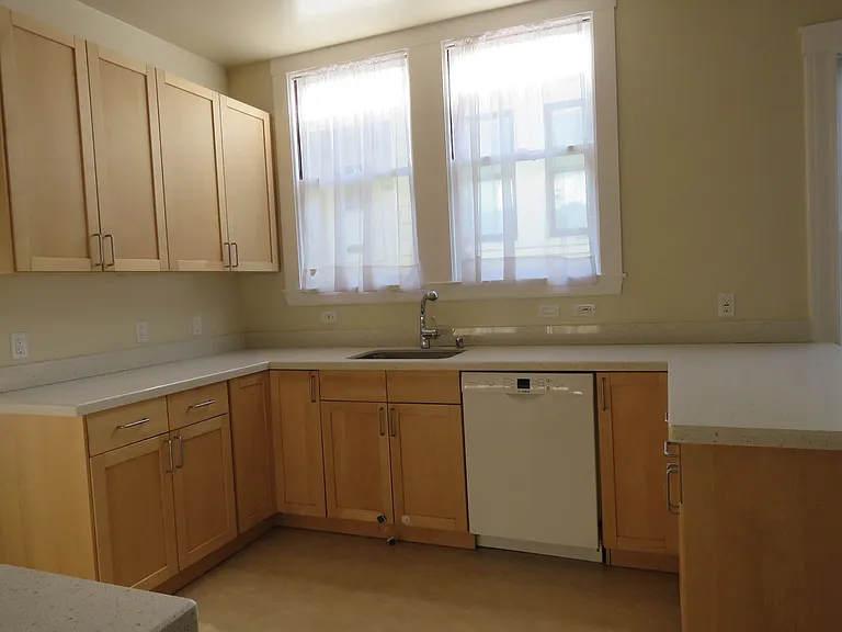 478-480 Euclid Ave — Photo 22