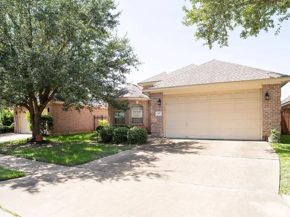 17 Red Oak Ct, Lake Jackson, TX 77566