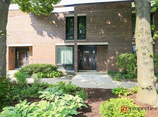 3 Pine Tree Ct, Elmhurst, IL 60126