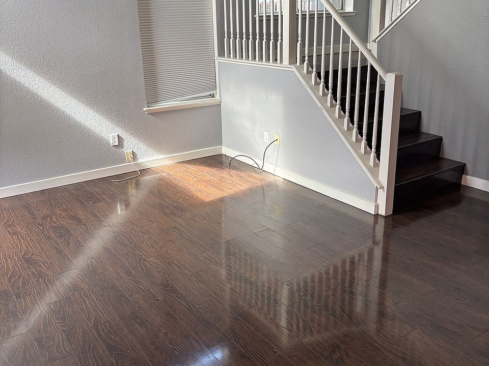 1st image of 205 Redstone Cir