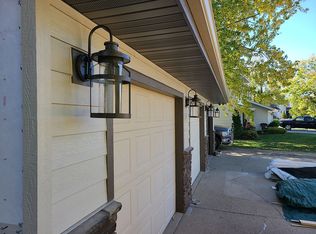 1879 S Grandview Ln, Bismarck, ND 58503